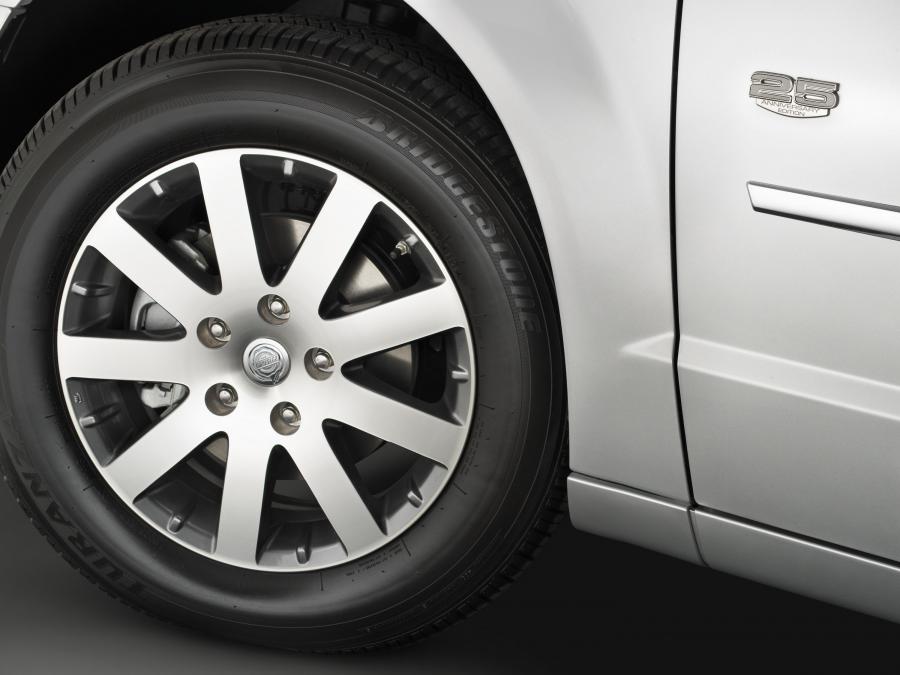  Chrysler Town & Country 25th Anniversary Edition 2009 года  (фото 4 из 4)